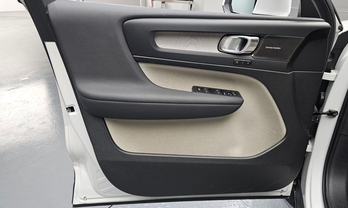 Volvo XC40 2025