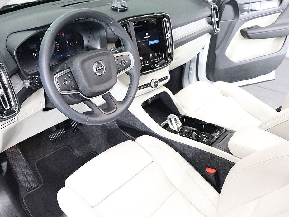 Volvo XC40 2025