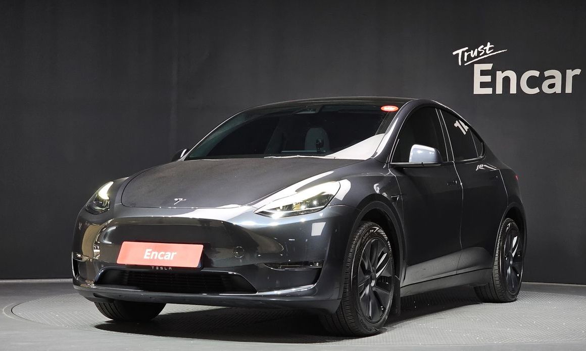 Tesla Model Y 2024