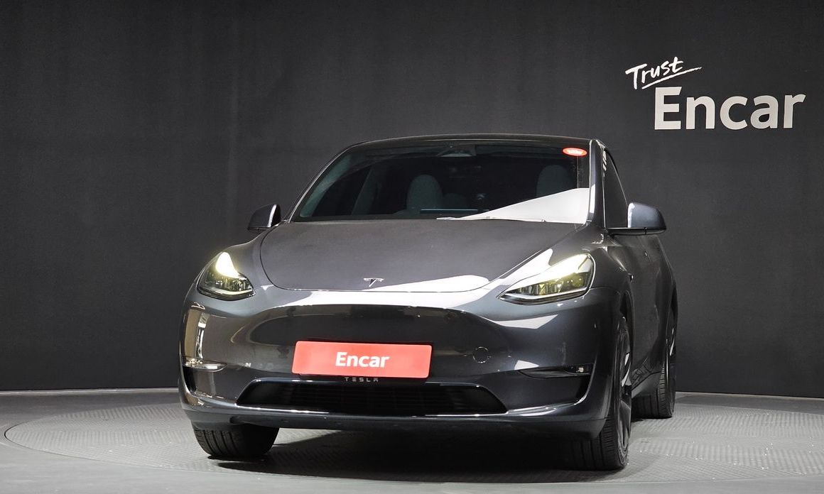 Tesla Model Y 2024