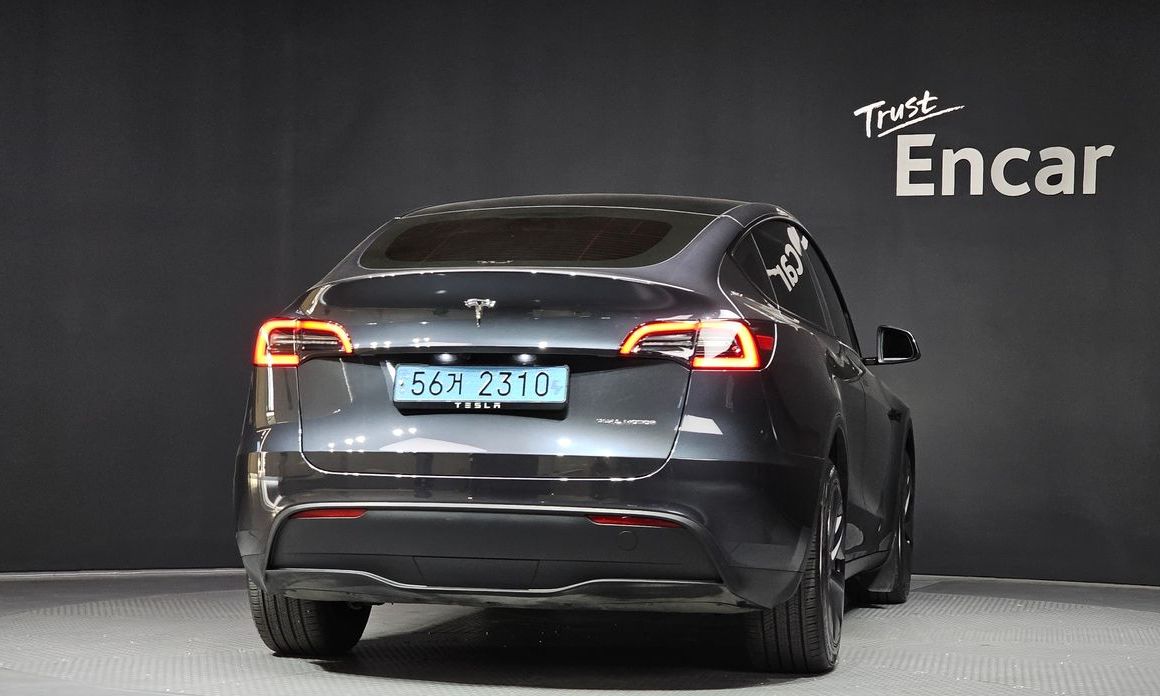 Tesla Model Y 2024