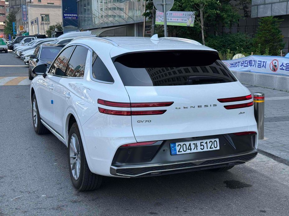 Genesis GV70 2025