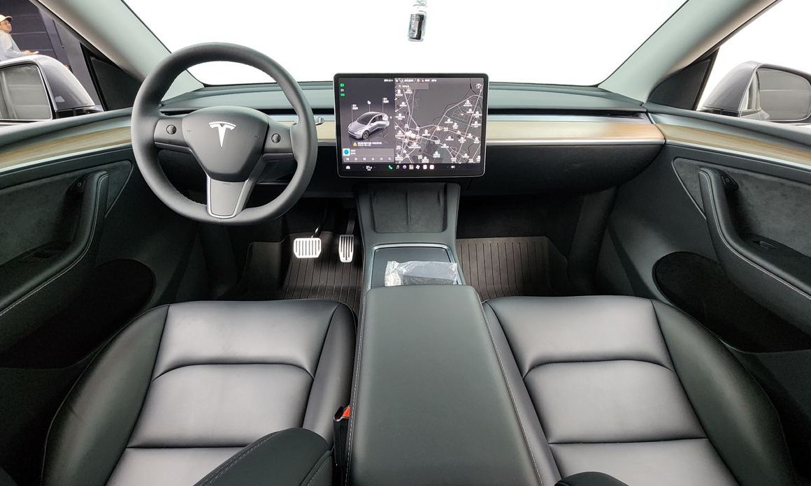 Tesla Model Y 2024