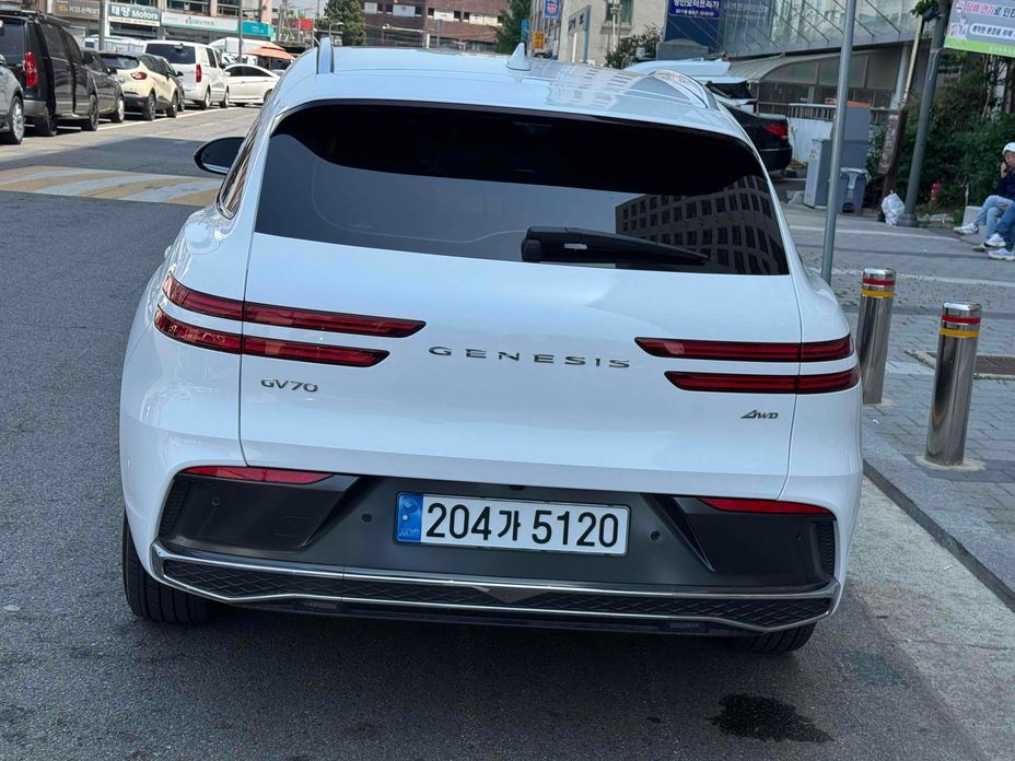 Genesis GV70 2025