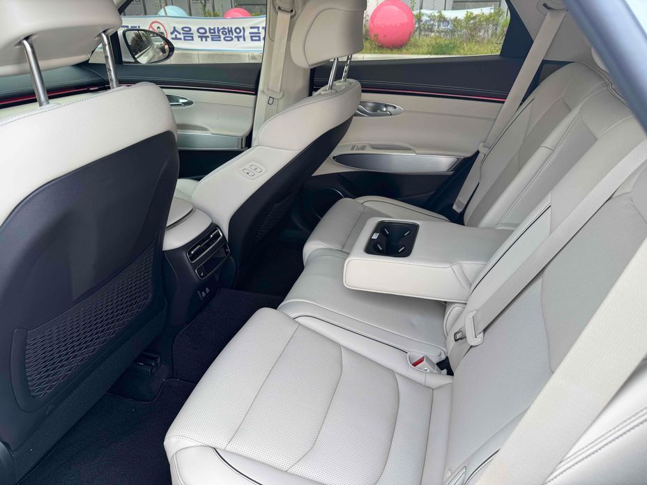 Genesis GV70 2025