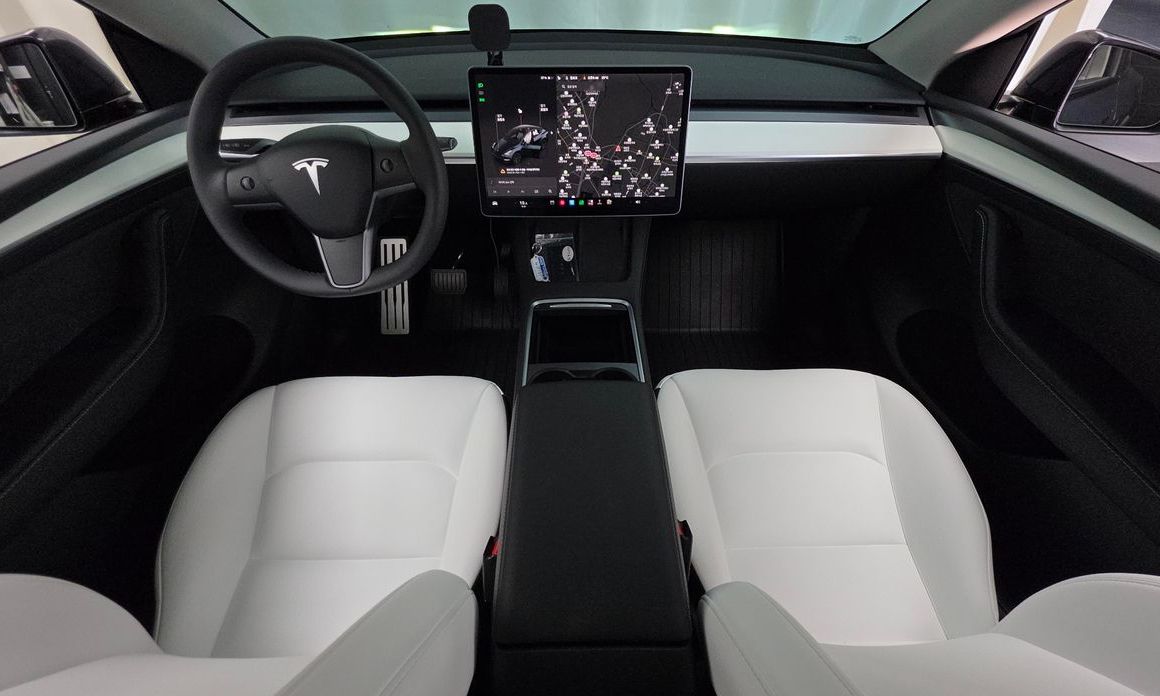 Tesla Model Y 2024