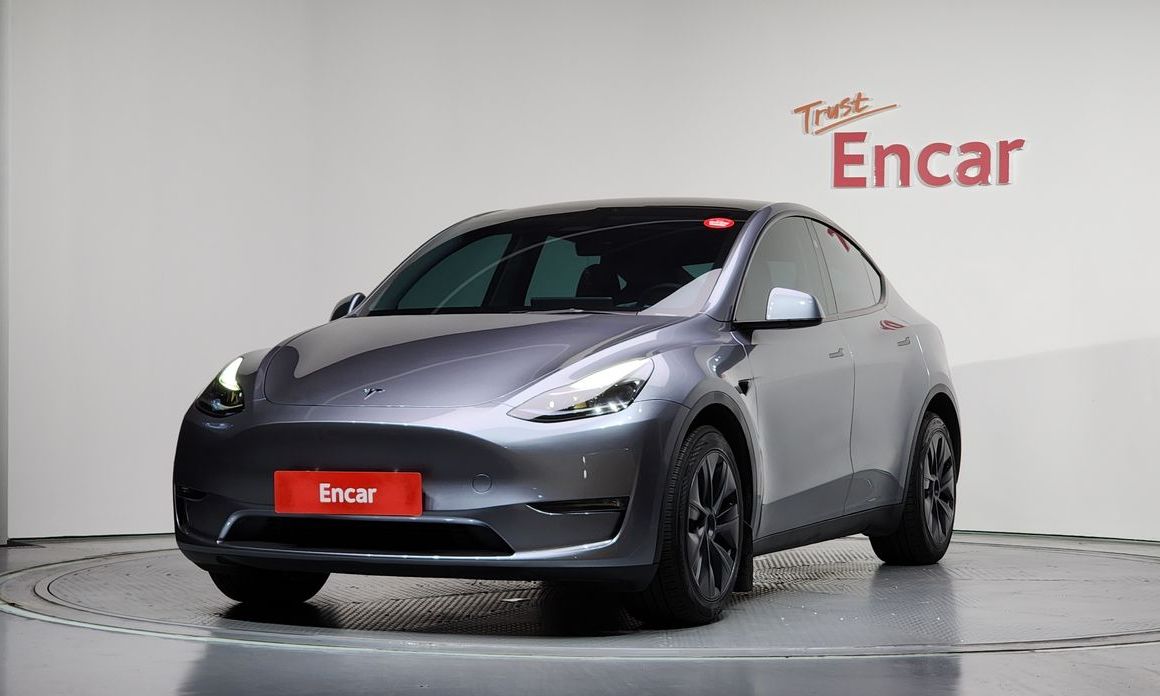 Tesla Model Y 2024