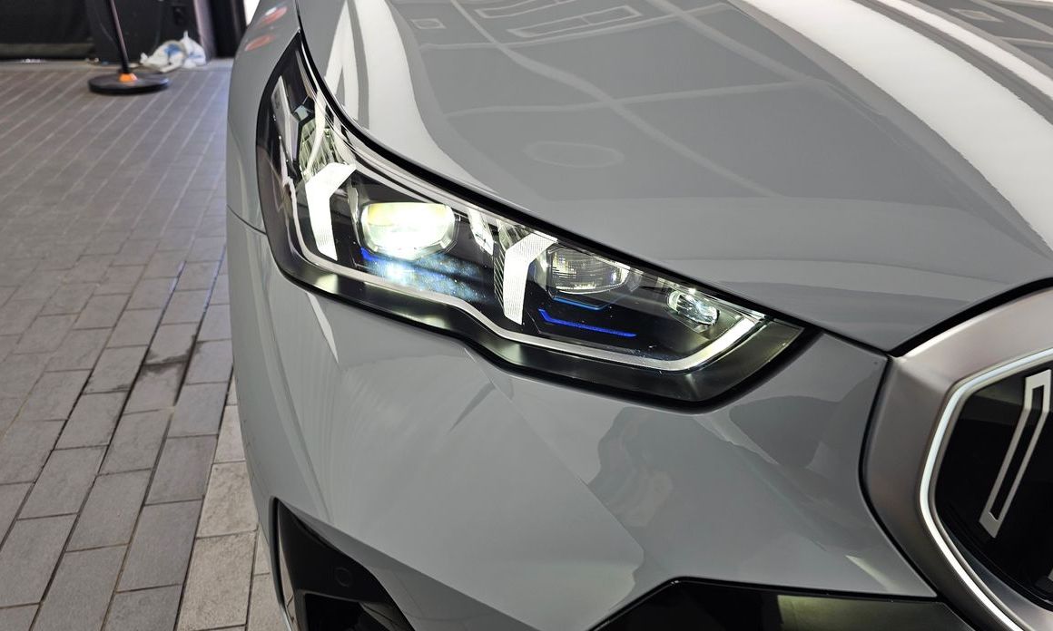 BMW 5-Series 2024