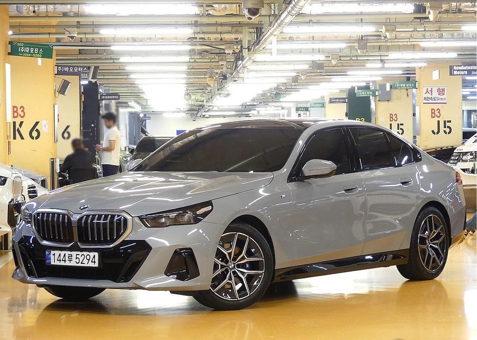 BMW 5-Series 2024