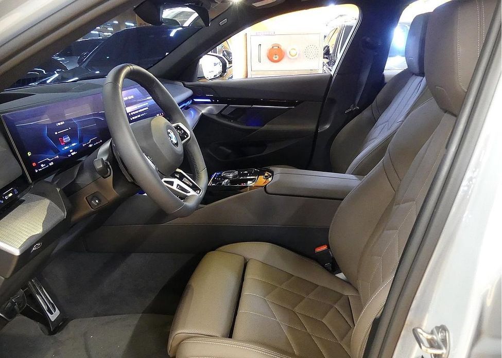 BMW 5-Series 2024