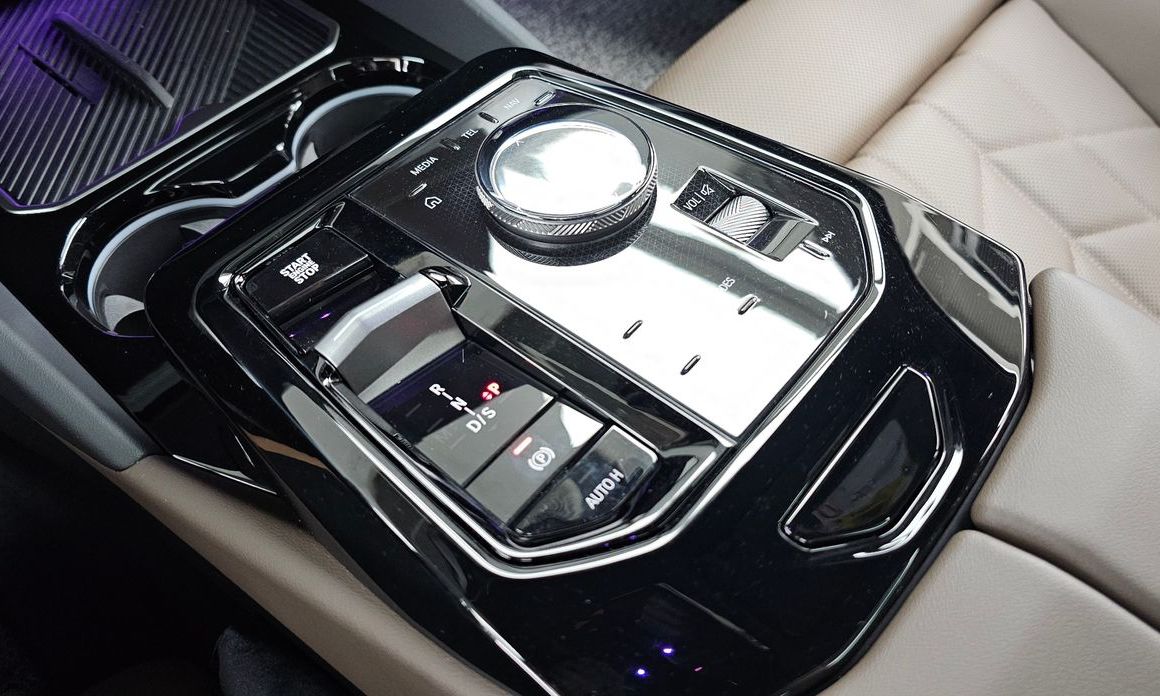 BMW 5-Series 2024