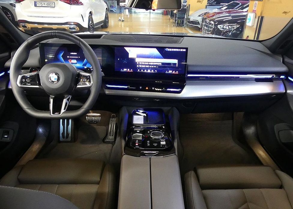 BMW 5-Series 2024