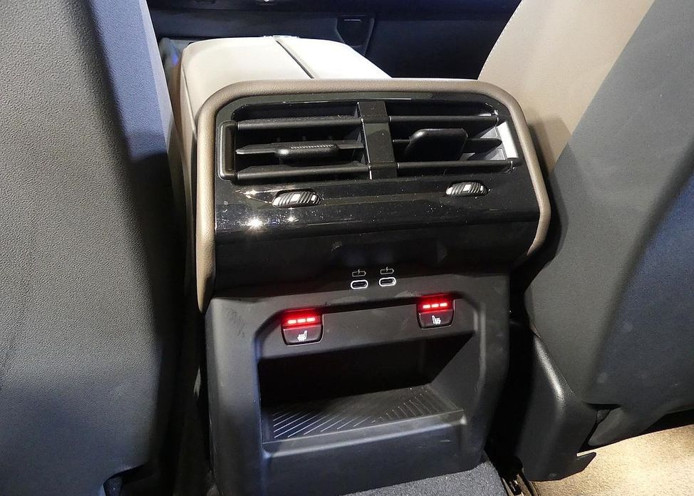 BMW 5-Series 2024