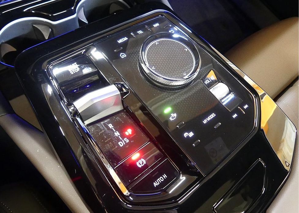 BMW 5-Series 2024