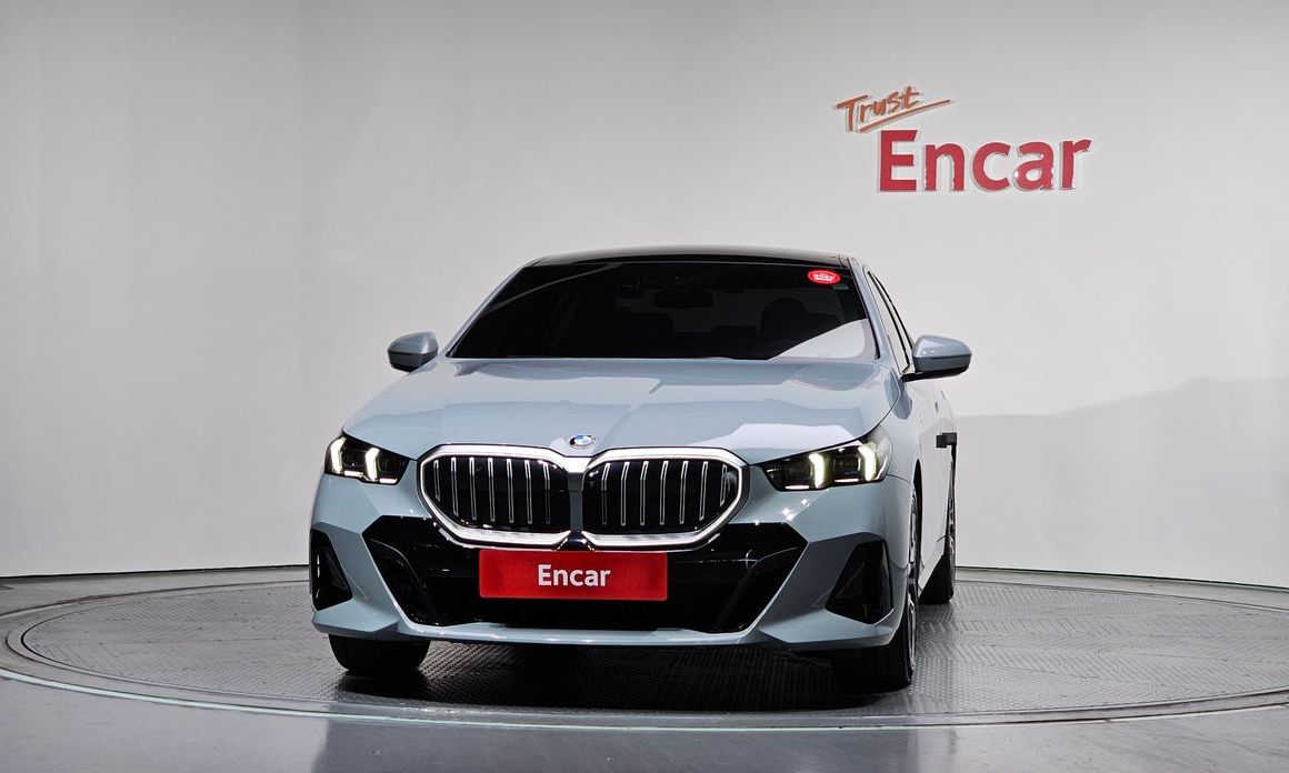 BMW 5-Series 2024