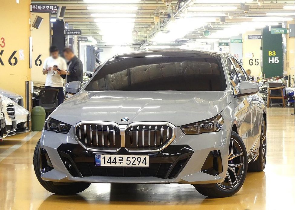 BMW 5-Series 2024