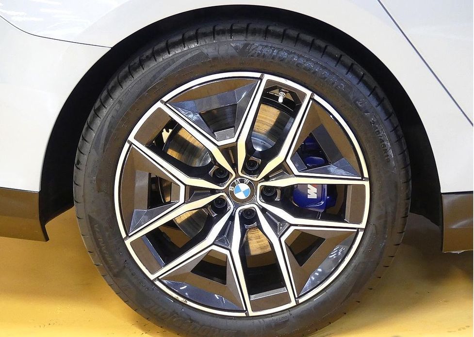 BMW 5-Series 2024