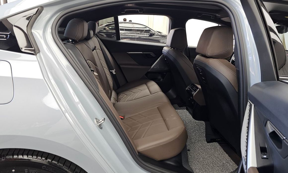 BMW 5-Series 2024