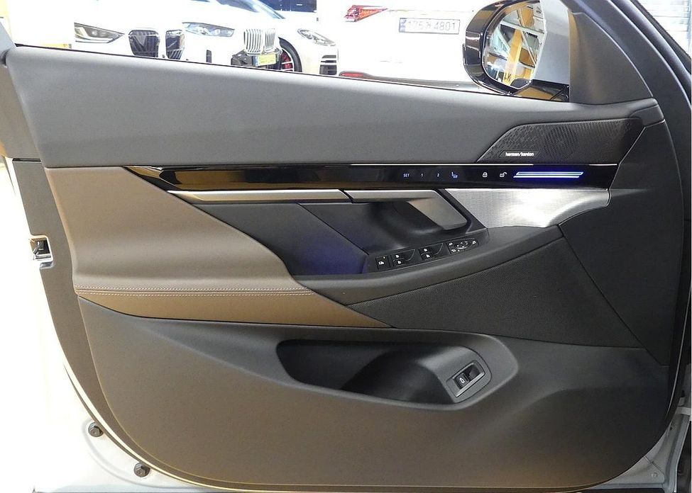 BMW 5-Series 2024