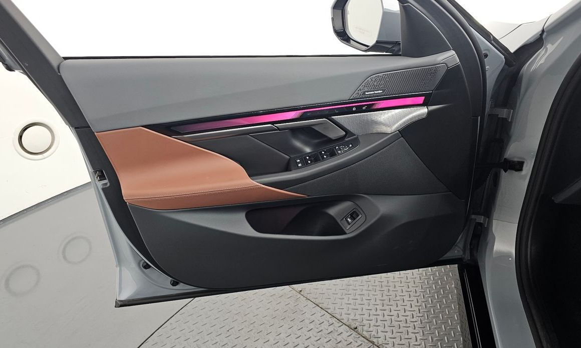 BMW 5-Series 2025