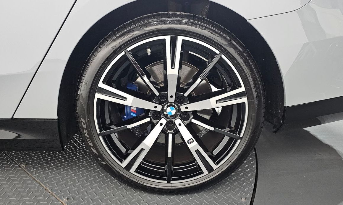 BMW 5-Series 2025