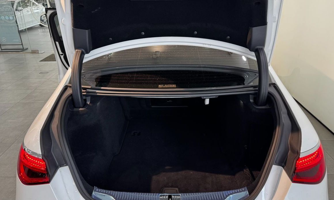 Mercedes-Benz S-Class 2025