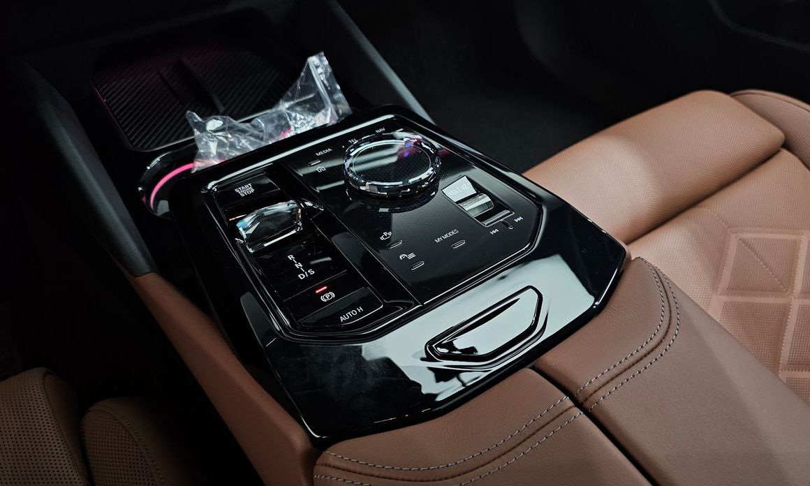 BMW 5-Series 2025