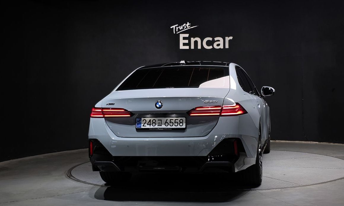 BMW 5-Series 2025