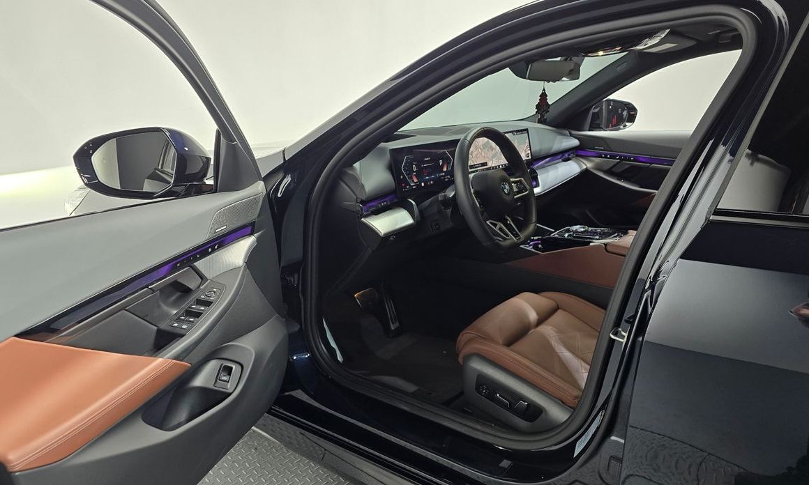 BMW 5-Series 2024
