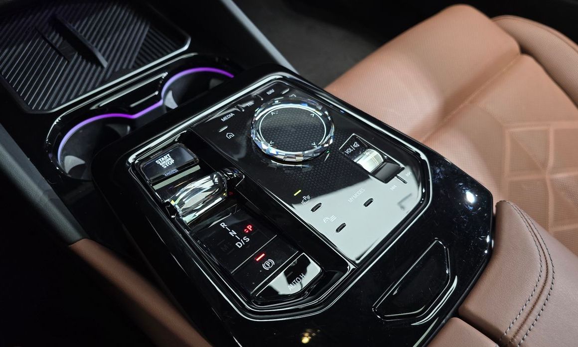 BMW 5-Series 2024