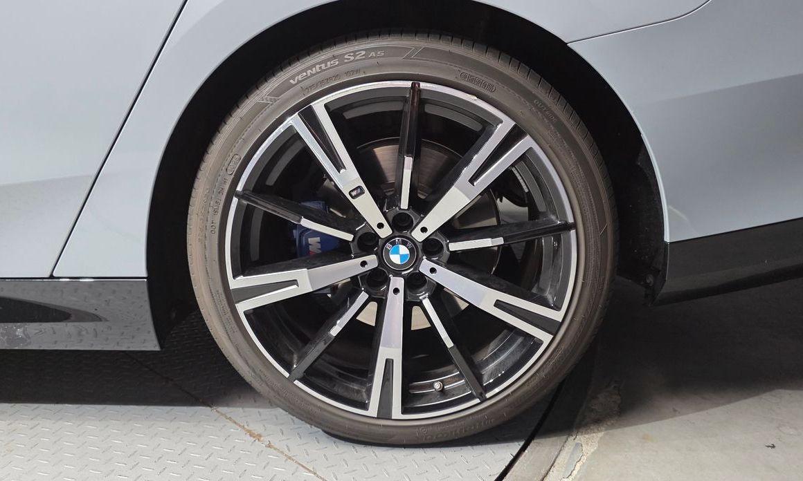 BMW 5-Series 2025