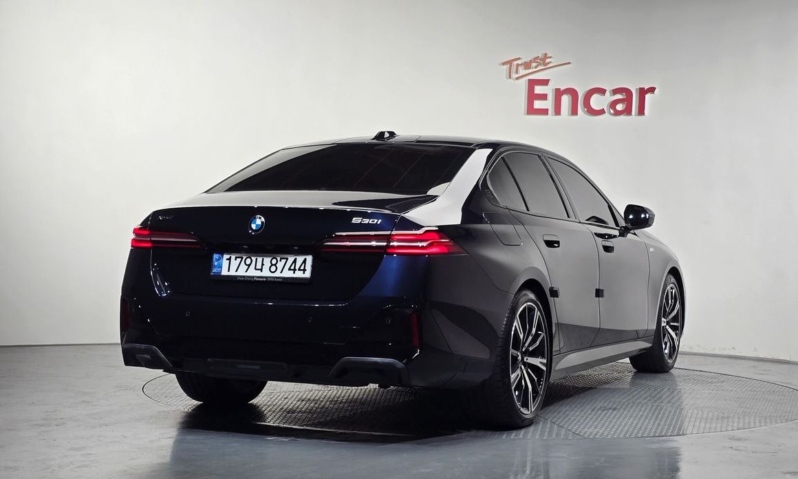 BMW 5-Series 2024