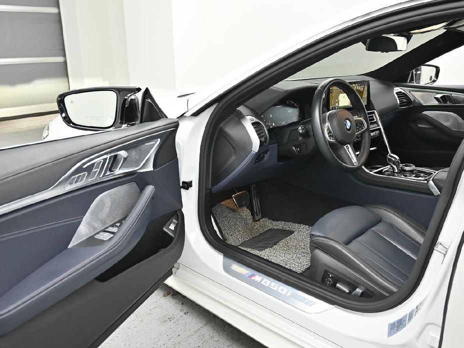 BMW 8-Series 2023