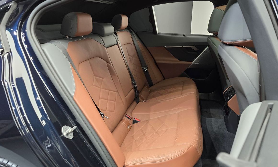 BMW 5-Series 2024