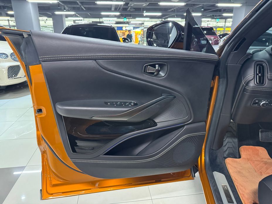 Astonmartin DBX 2023