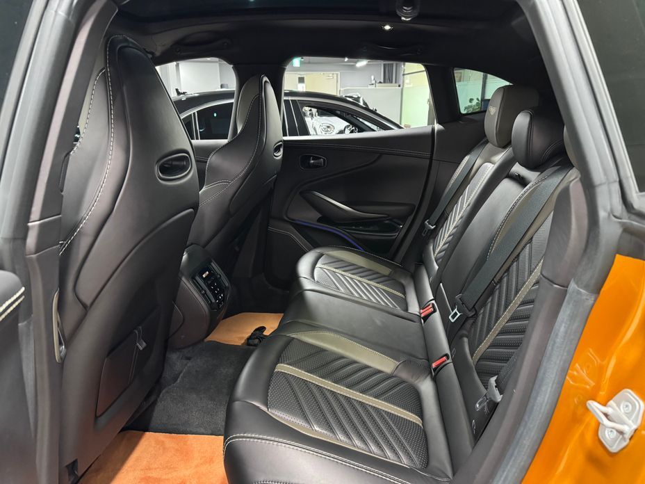 Astonmartin DBX 2023