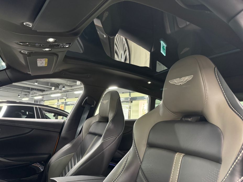 Astonmartin DBX 2023