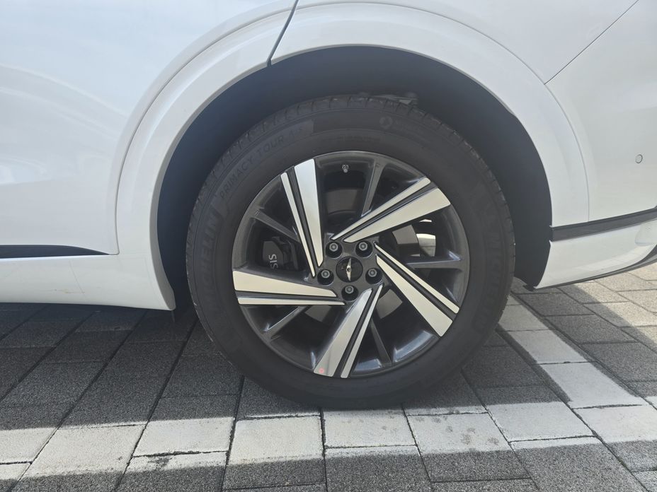 Genesis GV70 2025