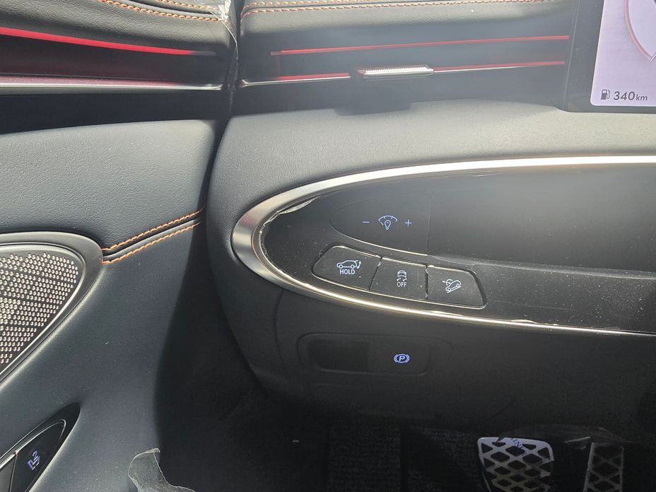 Genesis GV70 2025