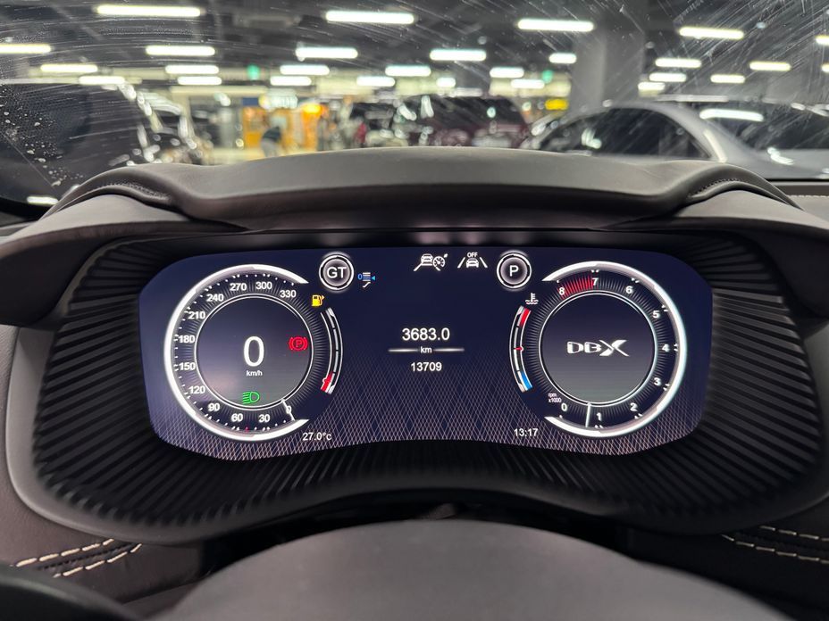 Astonmartin DBX 2023