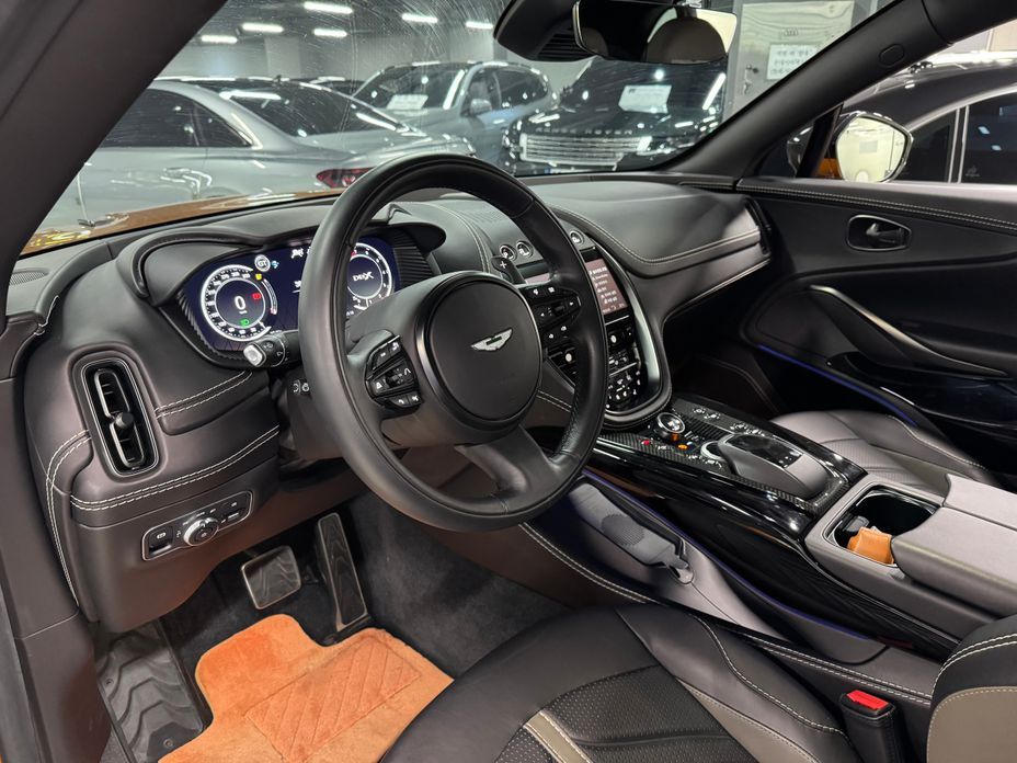 Astonmartin DBX 2023