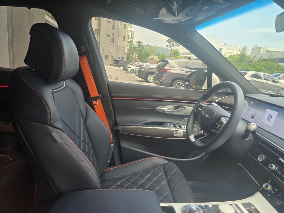 Genesis GV70 2025