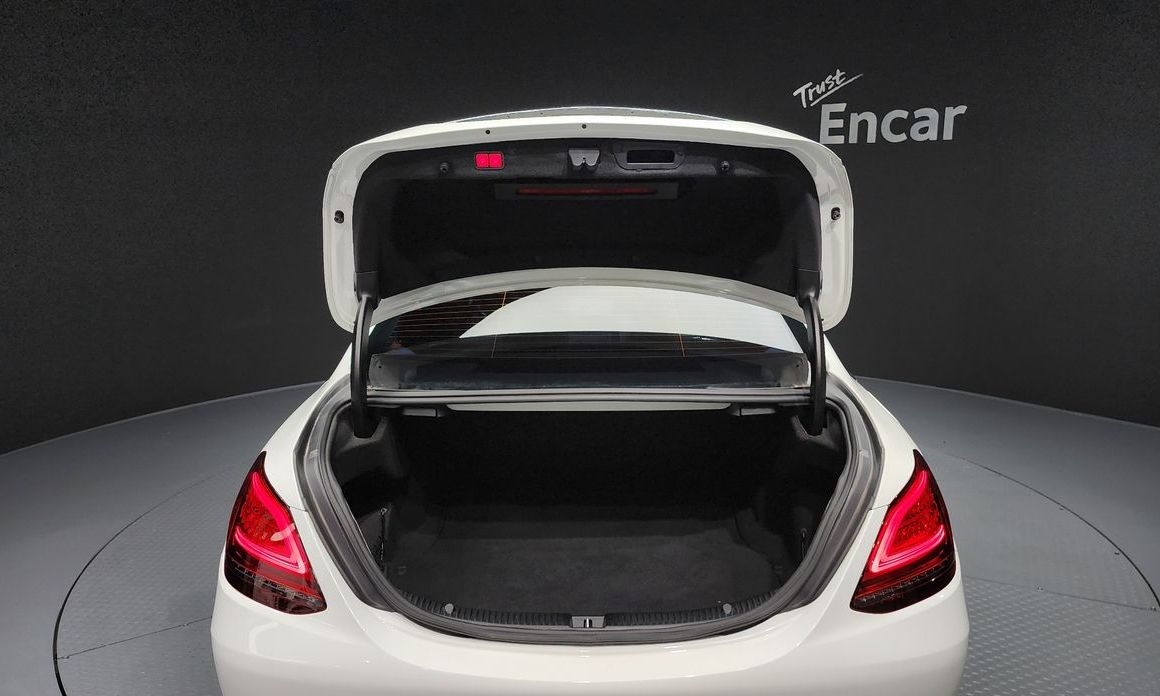 Mercedes-Benz C-Class 2021