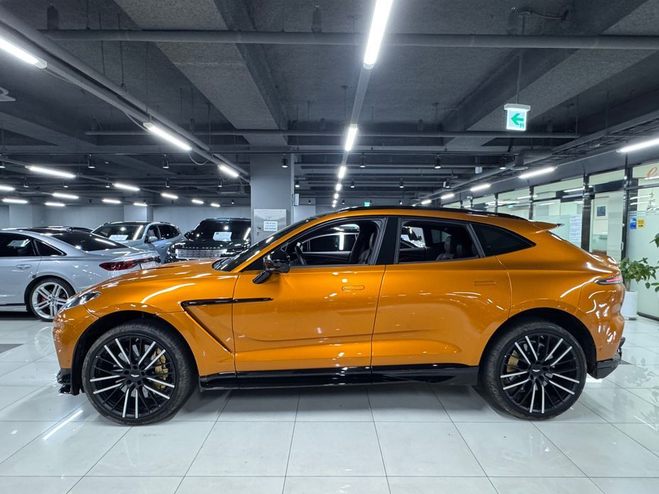 Astonmartin DBX 2023