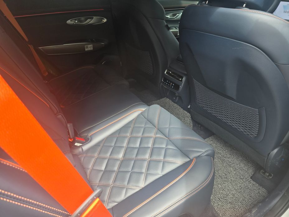 Genesis GV70 2025
