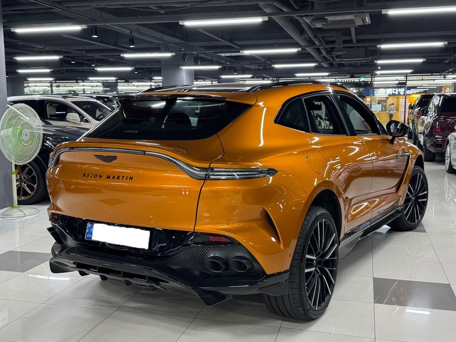 Astonmartin DBX 2023