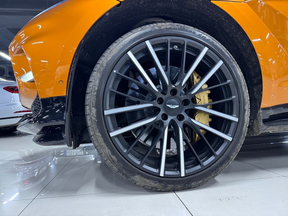 Astonmartin DBX 2023