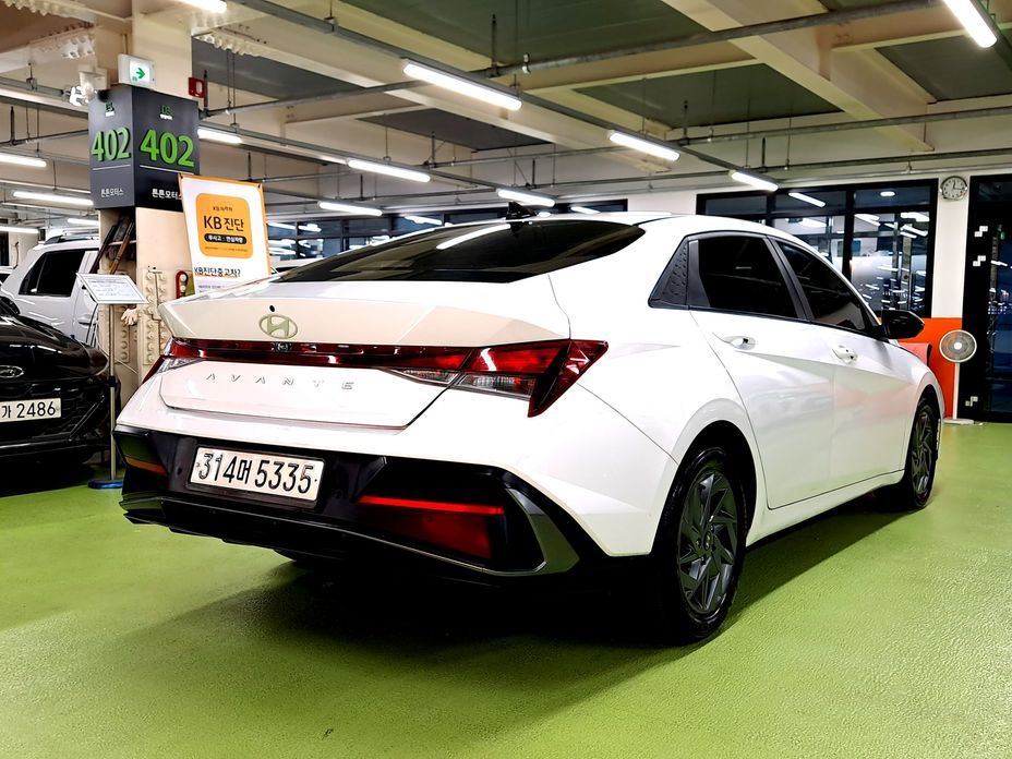 Hyundai AVANTE 2024