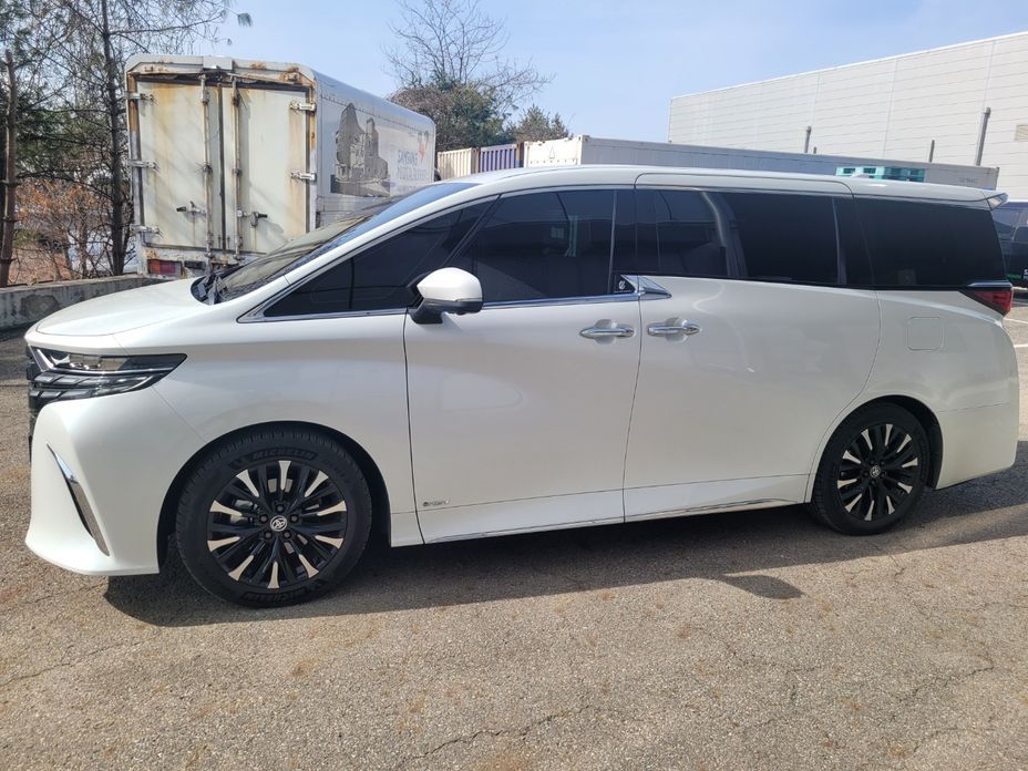 Toyota Alphard 2025