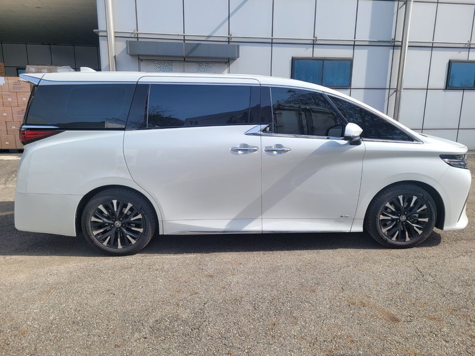 Toyota Alphard 2025